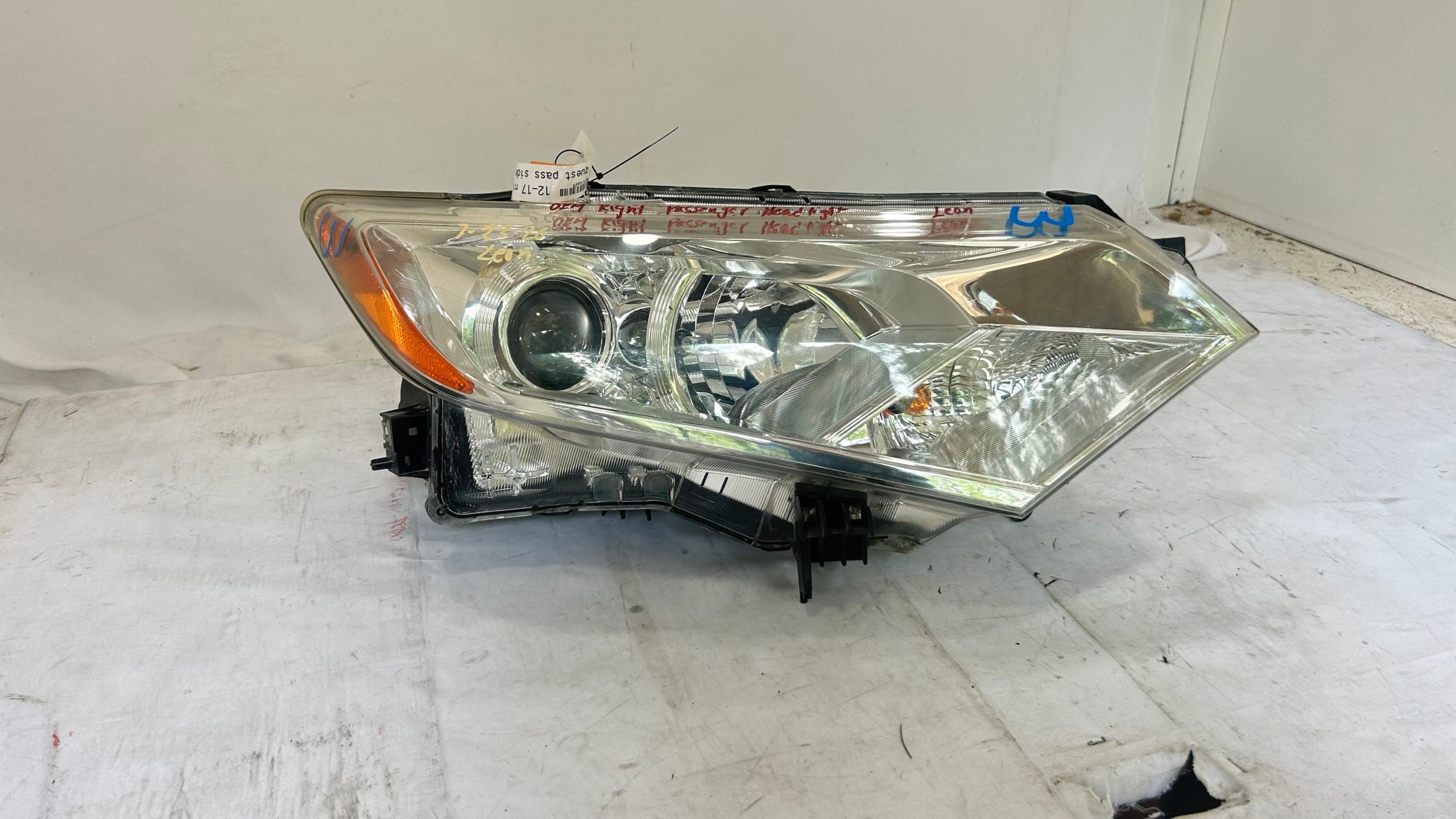 2012-2017 Nissan Quest Passenger Headlight