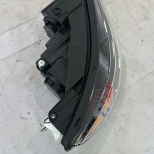 2011-2013 Kia Sorento Passenger side headlight (Aftermarket) - Image 6