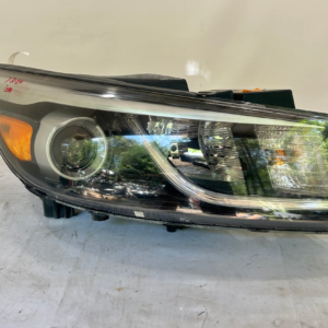 2015-2018 Kia Sedona Passenger Side Headlight - Image 10