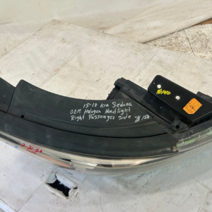 2015-2018 Kia Sedona Passenger Side Headlight - Image 4