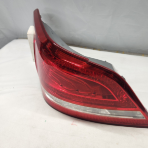 2011-2013 Hyundai Equus Driver Taillight - Image 9