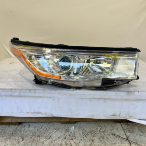2017-2019 Toyota Highlander Headlight Passenger Side