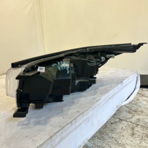 2017-2019 Toyota Highlander Headlight Passenger Side - Image 14