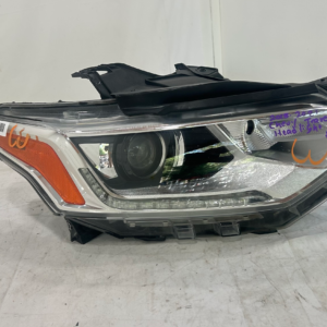 2018-2021 Chevrolet Traverse Passenger Side HID Xenon headlight - Image 1