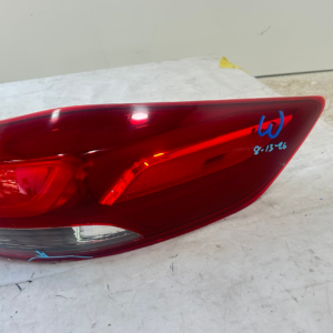 2017-2018 Hyundai Elantra Passenger side Taillight - Image 2